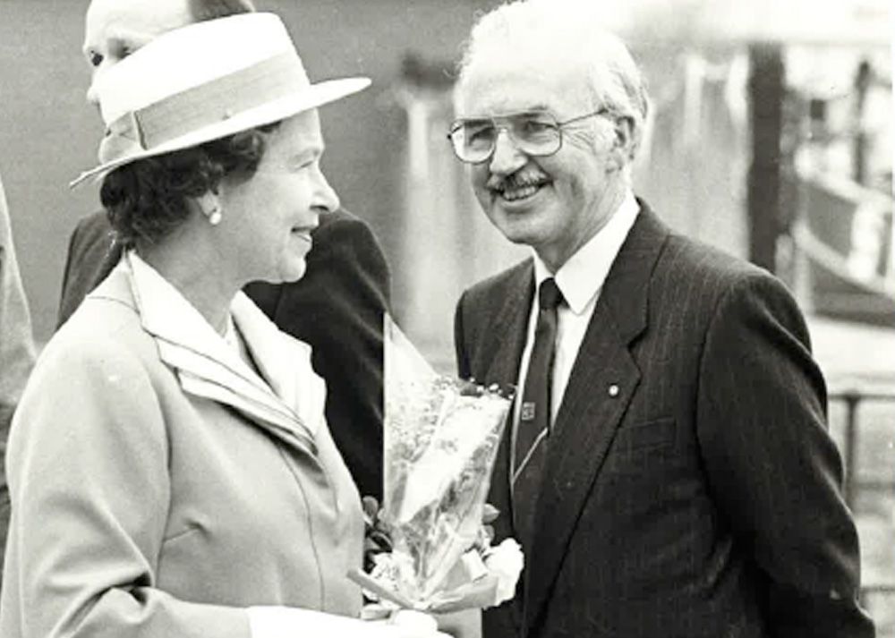 Alan Wood and Queen Elizabeth II Visits Hull
